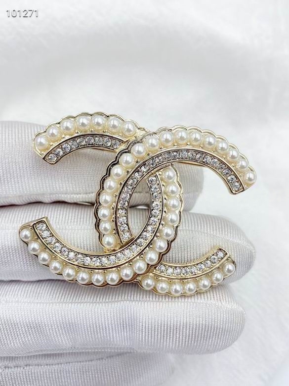 Chanel Brooch 331